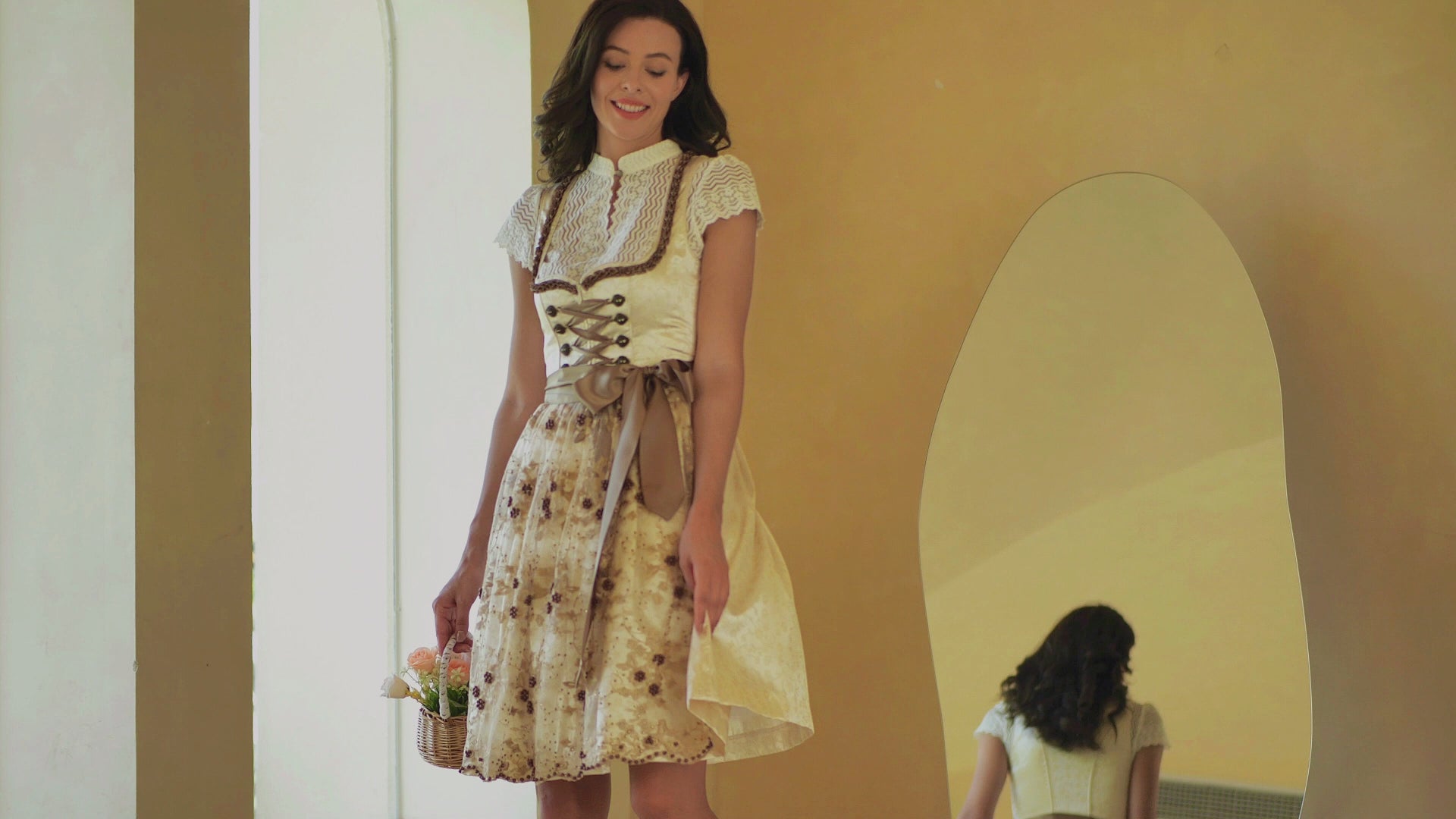 Video laden: Custom Dirndl